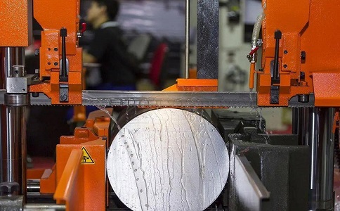 瑞金立式金属带锯床切削出现跑带故障解决方法！